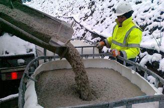 Как залить бетон зимой? И что делать, если он все-таки замерз?