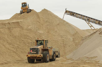 Купить песок в Екатеринбурге и Свердловской области по доступным ценам и с доставкой